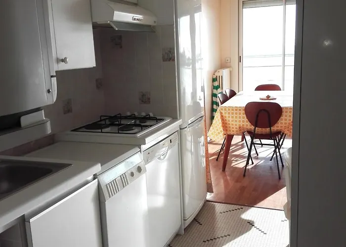 Face Au Coeur Des Sables D'olonne - Balcon Sud, Equipe, 2 Pers. - Fr-1-331-218 莱萨布勒-多洛讷